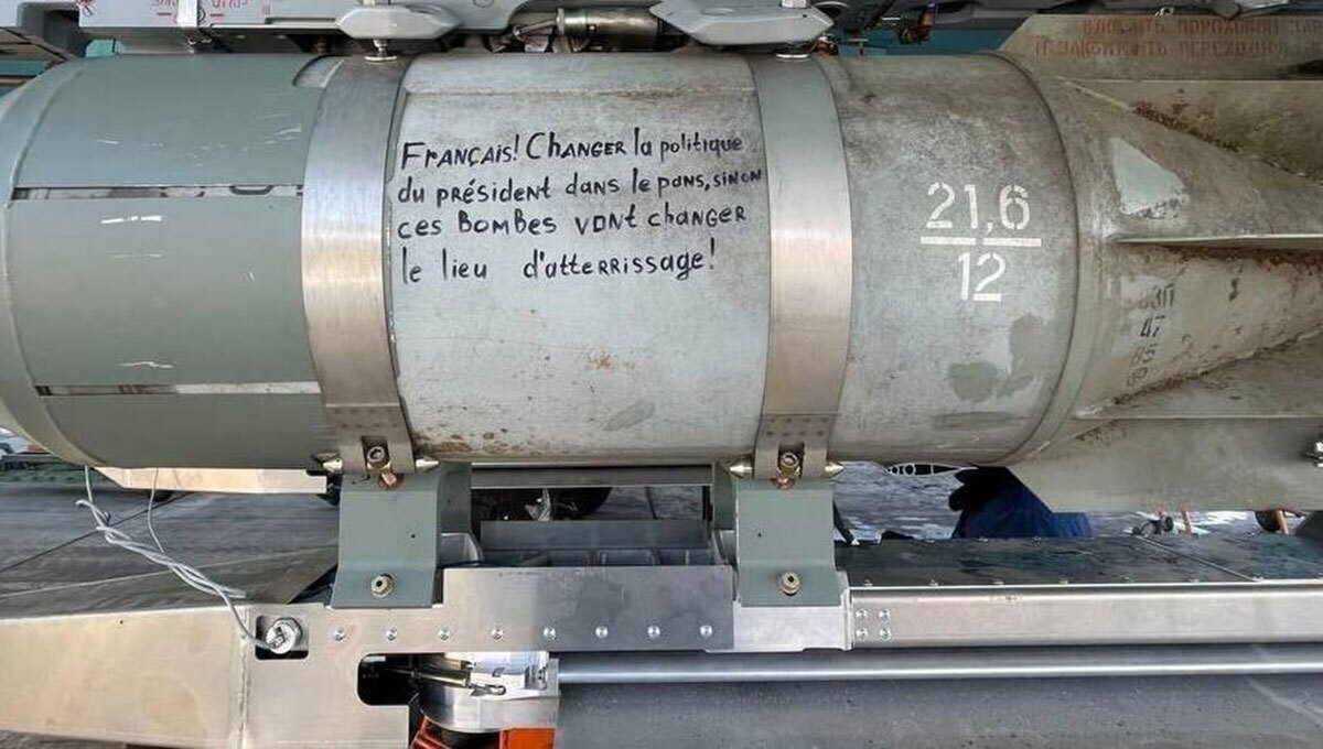 پیام بمباران پاریس روی بمب های روسی (عکس)