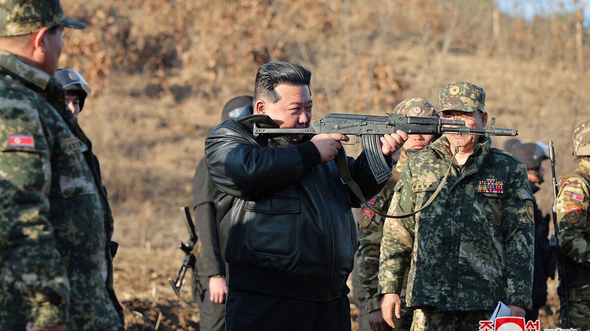 بازدید رهبر کره شمالی از پایگاه آموزش نظامی