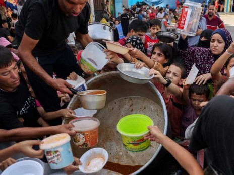 صف غذای رایگان برای صدها گرسنه در غزه