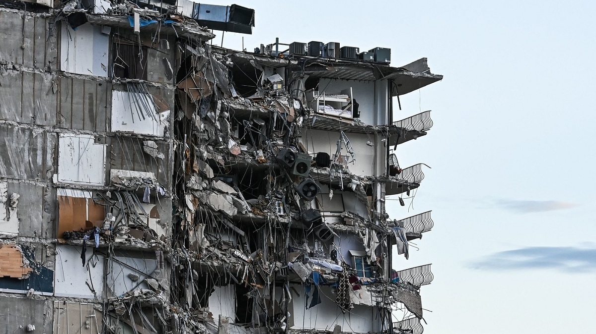 شدت تخریب ساختمان دو طبقه در شهر ری براثر انفجار مواد محترقه (فیلم)