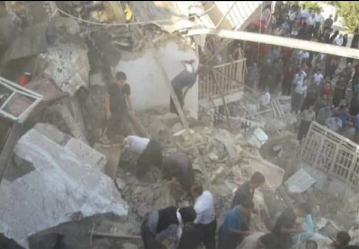 ریزش ساختمان در خیابان نظام‌آباد؛ اعزام ۴ تیم عملیاتی به محل حادثه (فیلم)