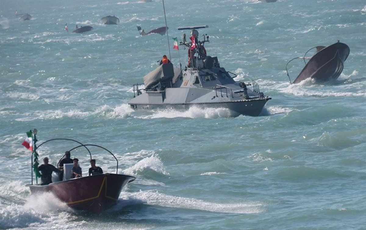 آغاز رزمایش مرکب کمربند امنیت دریایی ایران ، چین و روسیه