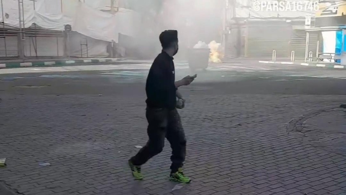 لحظه‌ای که در چهارشنبه سوری، نارنجک در دست یک نفر منفجر شد (فیلم)