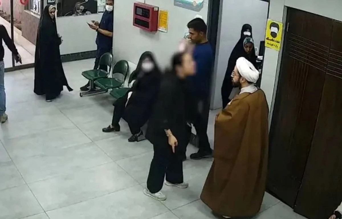 کیهان پیگیر مجازات زنی که در درمانگاه قم سوژه عکاسی یک طلبه شد/ او خلاف شرع کرده، با فحاشی و هتاکی، به تشویش اذهان عمومی هم پرداخته است