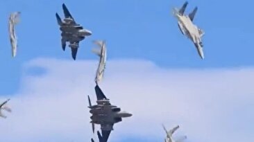 مانور فوق زیبای جنگنده&zwnj;ها در آسمان / یک هماهنگی بی&zwnj;نظیر (فیلم)
