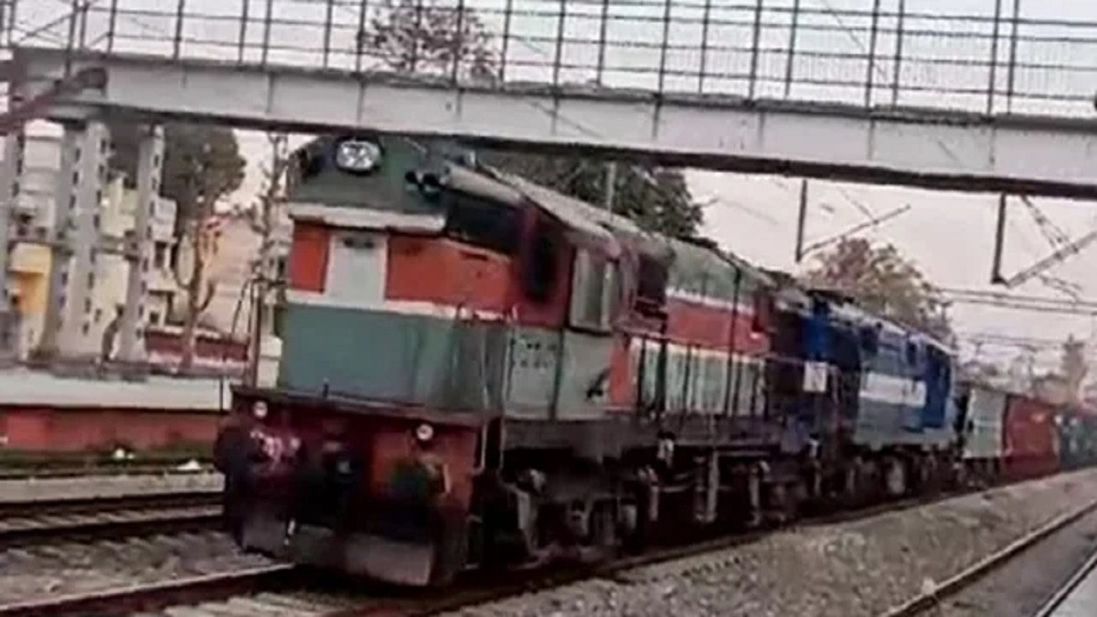 قطار باری در هند ۷۰ کیلومتر بدون راننده حرکت کرد (فیلم)