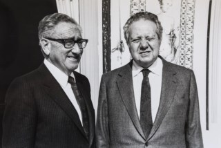 حکومت و اپوزیسیون و دموکراتیزاسیون در پرتغال