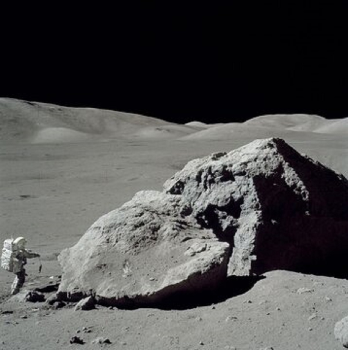 حرف ناسا را باور کنیم؟ انسان واقعا ۵۰ سال قبل به ماه رفته است؟