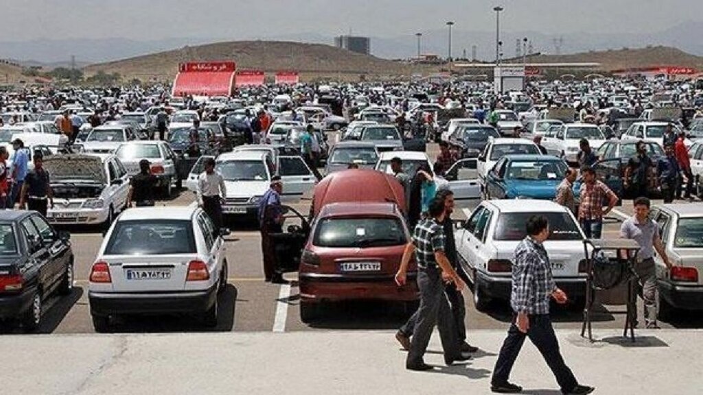 اتحادیه نمایشگاه‌داران خودرو: کاهش 10 تا 15 درصدی قیمت خودروهای داخلی در بازار/ خریداری در بازار نیست