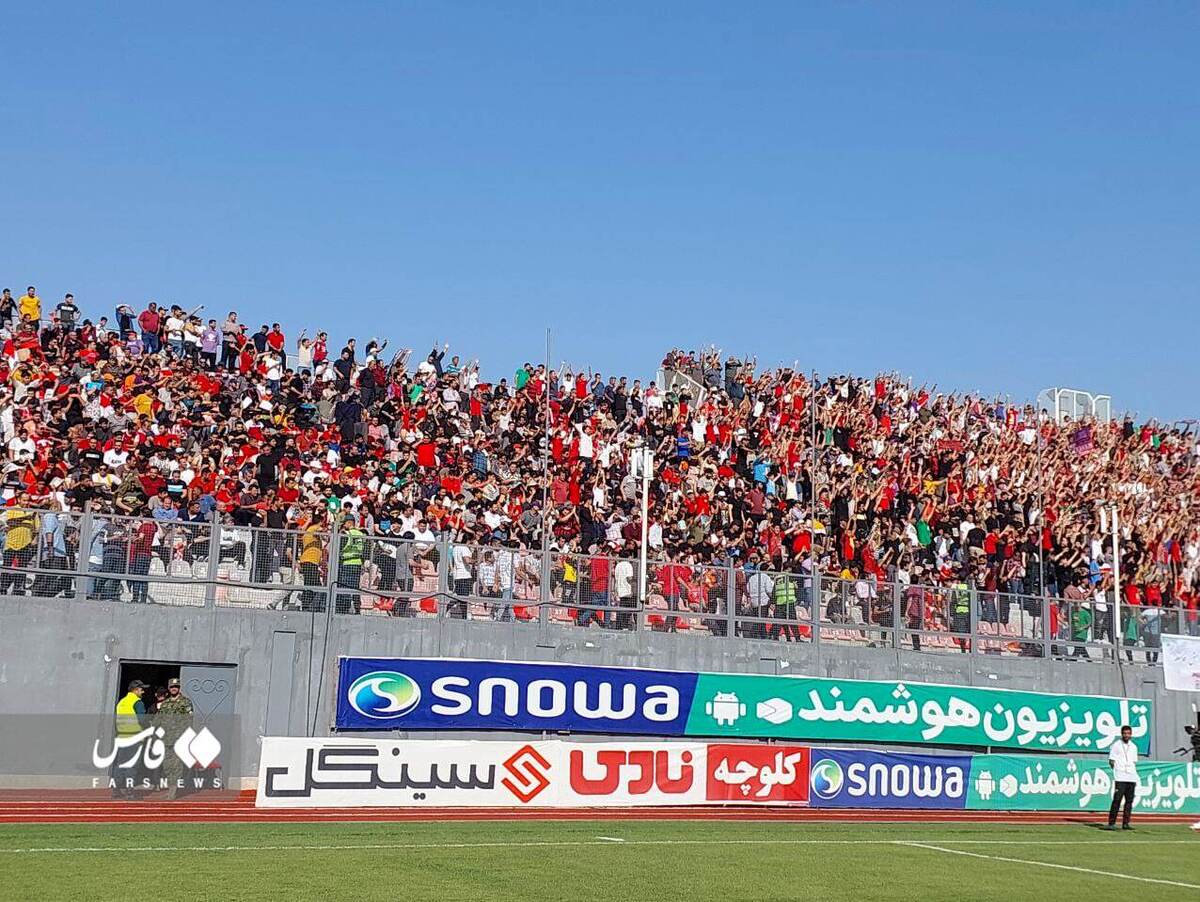 ورزشگاه وطنی قبل از دیدار نساجی و پرسپولیس پر شد (+عکس)