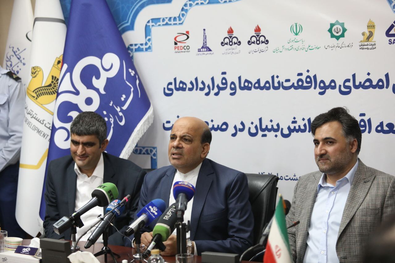 توافقنامه همکاری ۲۰۰ میلیون دلاری معاونت علمی ریاست‌جمهوری و گروه گسترش انرژی پاسارگاد