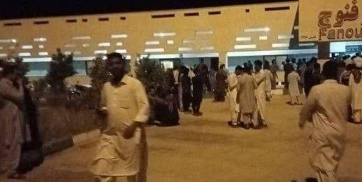 ناآرامی در فنوج سیستان و بلوچستان / نیروی انتظامی: بررسی احتمال تقصیر ماموران در مرگ 2 موتورسوار / اعتراض مقابل مقر نیروی انتظامی / وضعیت هم اکنون آرام است