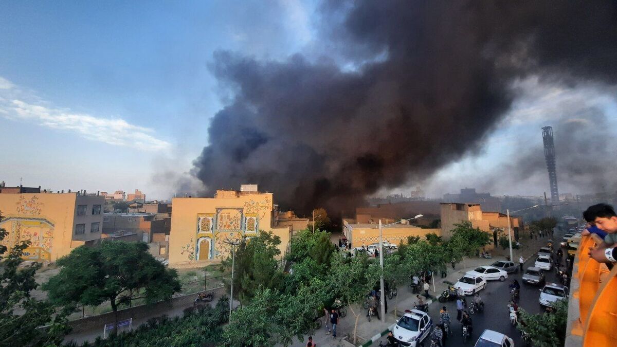 آتش سوزی مهیب یک انبار در حومه مشهد (+فیلم)