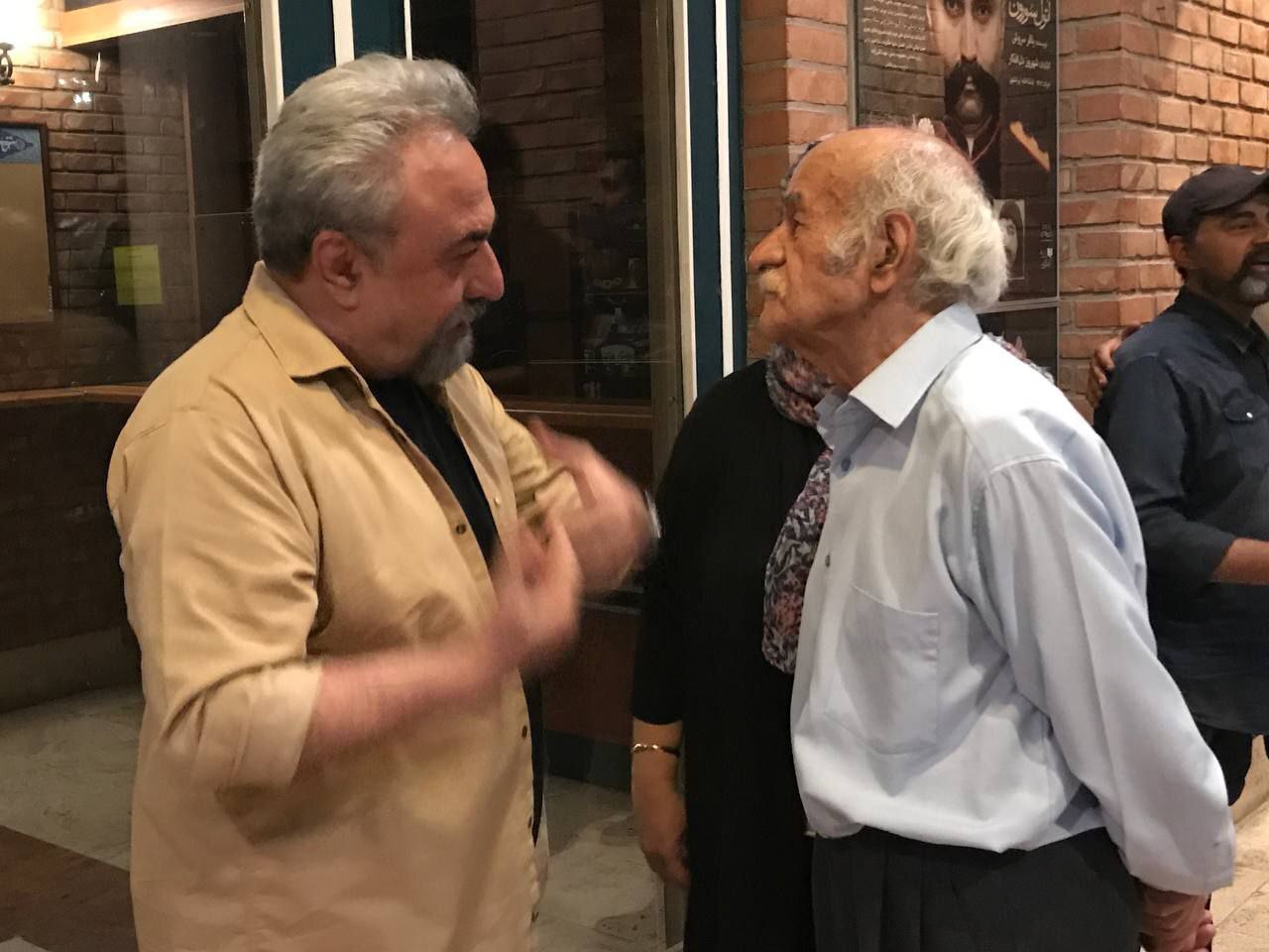 غوغای «خوشدلان» در تهران/ در این دنیا همه چیز بیمعنی است جز بدبختی! غوغای «خوشدلان» در تهران/ در این دنیا همه چیز بیمعنی است جز بدبختی!