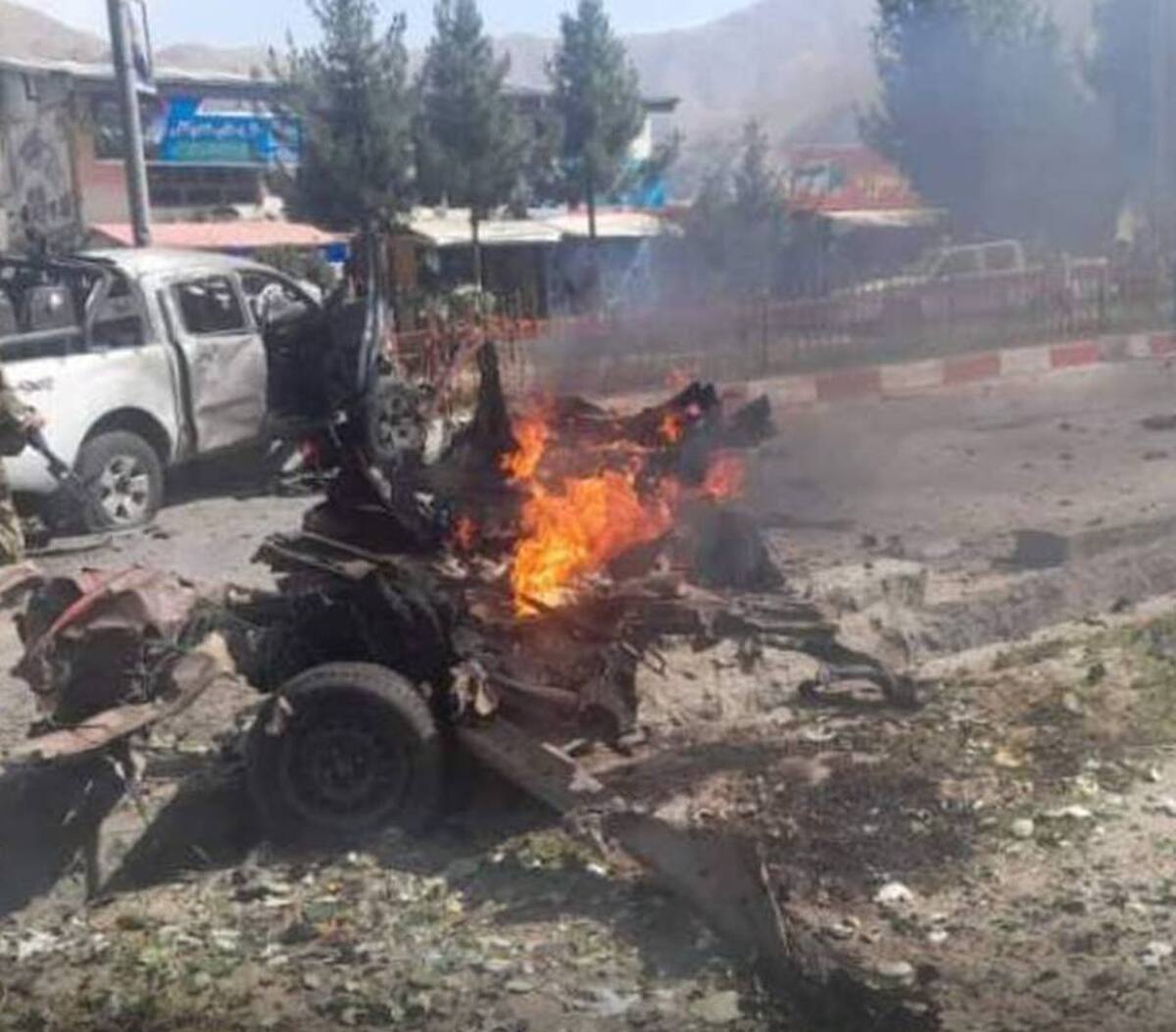 ترور معاون والی ولایت بدخشان در افغانستان / انفجار خودرو بمب گذاری شده؛ دو کشته و 6 مجروح