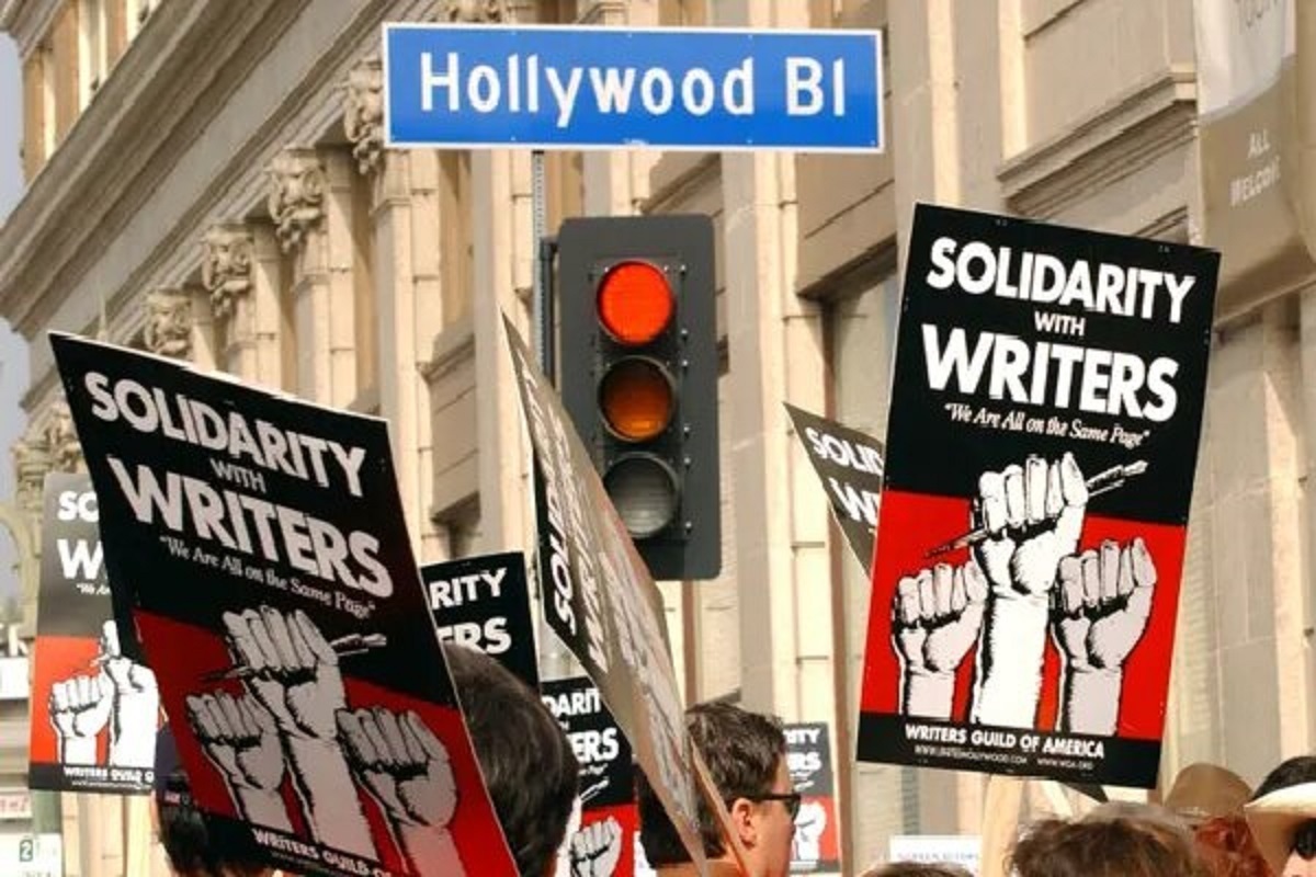 روز همبستگی ؛ نویسندگان بریتانیا در حمایت از اعتصاب در آمریکا به خیابان می‌آیند