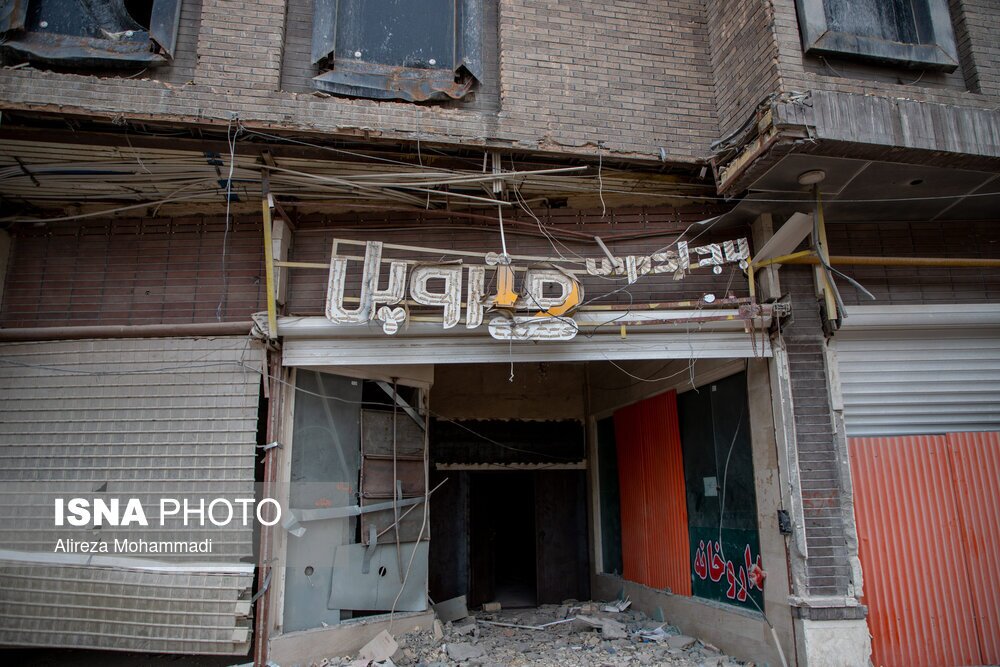 فروپاشی متروپل، سرافکنده از فساد و رانت