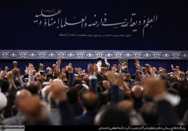 آیت الله خامنه ای:‌ ما روی مبنای اسلامی‌مان نمی خواهیم طرف سلاح برویم / اگر این نبود جلویش را نمی‌توانستند بگیرند /  توافق اشکالی ندارد اما زیرساخت‌ صنعت هسته‌ای نباید دست بخورد