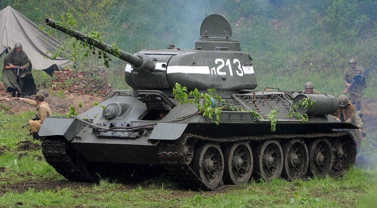 لحظه پودر شدن تانک روسی به وسیله موشک تاو اوکراینی (فیلم)