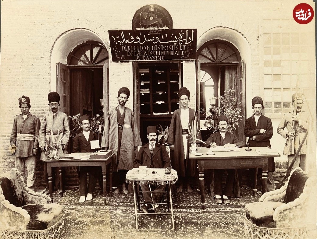 ژست جالب کارمندان ایرانی؛ ۱۰۰ سال قبل (عکس)