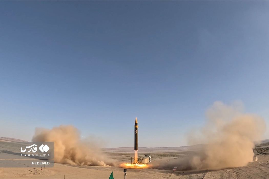 رونمایی از موشک جدید ایران (+عکس)