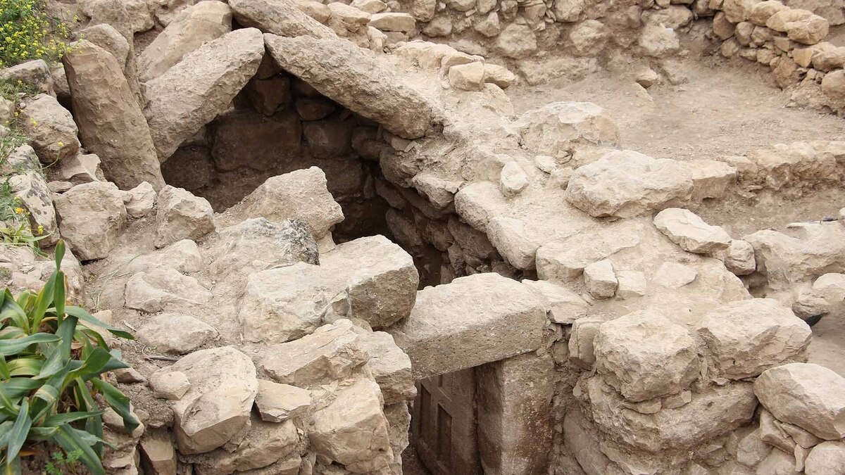 کشف بزرگترین آرامگاه‌های خانوادگی سنگی ۲۰۰۰ ساله در ایذه (فیلم)