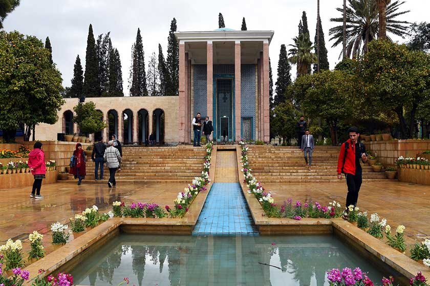 «حوض ماهی» سعدی خشکید/ شورای شهر شیراز: «۴۰ سال است آرامگاه سعدی مرمت نشده»