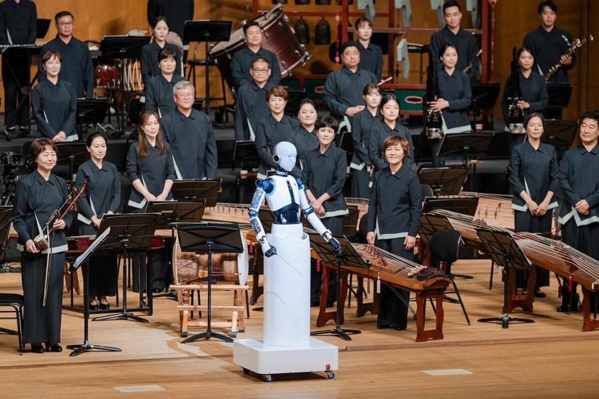 یک ربات برای نخستین‌بار در جهان، رهبر ارکستر شد (فیلم)