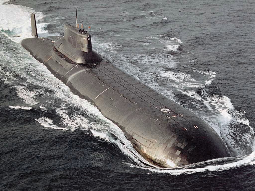 چرا زیردریایی های روسیه پنجره دارند اما زیردریایی های آمریکایی نه؟