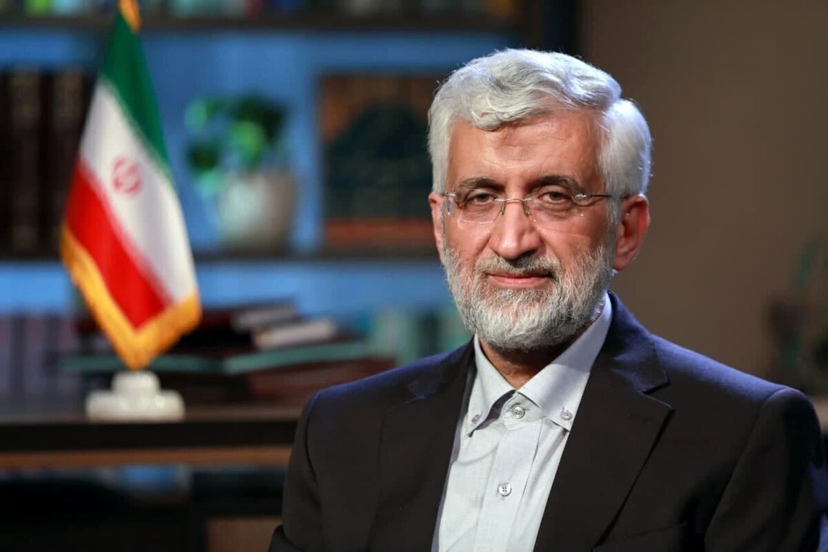 جلیلی : دشمنان تلاش می کنند تا ملت ایران را از مسیر باشکوهی که انتخاب کرده بازگرداند