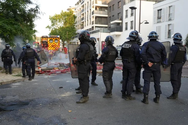 فرانسه؛ ادامه اعتراضات علیه کشته شدن یک نوجوان در شلیک پلیس (+عکس)