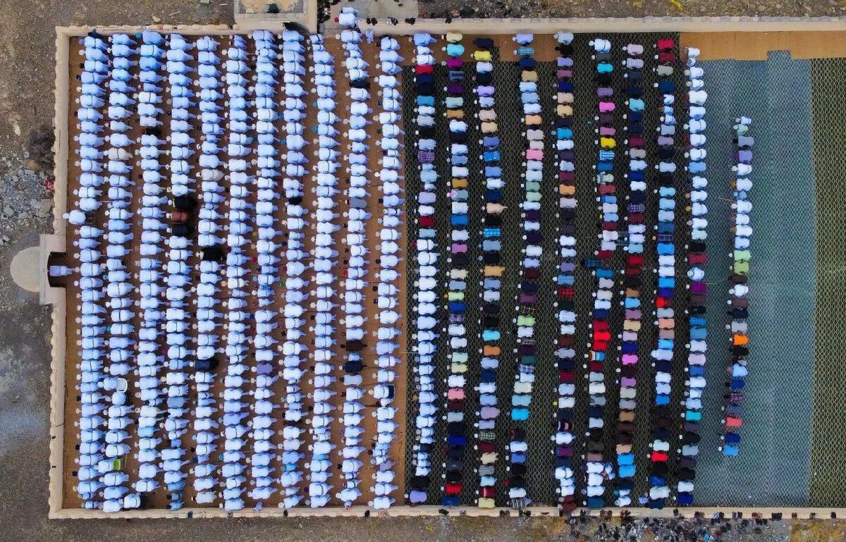 تصاویر زیبا از نماز عید قربان در یکی از روستاهای عمان (عکس)