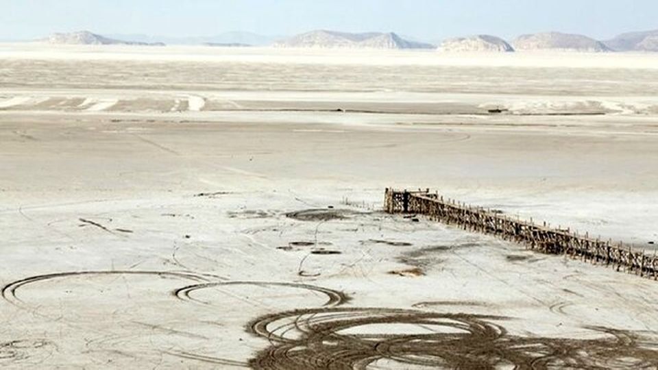 دولت و مردم از خشک شدن دریاچه ارومیه بترسند / خشک شدن دریاچه پایتخت را تحت الشعاع قرار می دهد / انتقال آب از خزر تنها راه احیاست 2