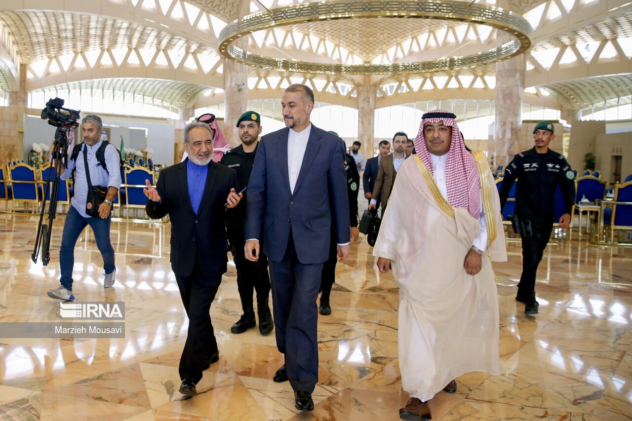 حسین امیرعبداللهیان وزیر امور خارجه ایران در فرودگاه ریاض عربستان سعودی