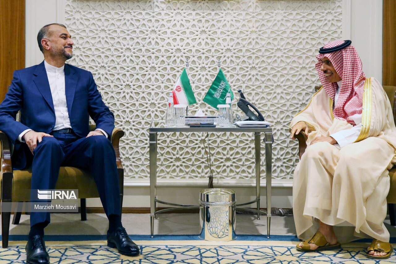 دیدار وزیران خارجه سعودی (فیصل بن فرحان) و ایران حسین امیرعبداللهیان در محل وزارت خارجه عربستان سعودی در ریاض 