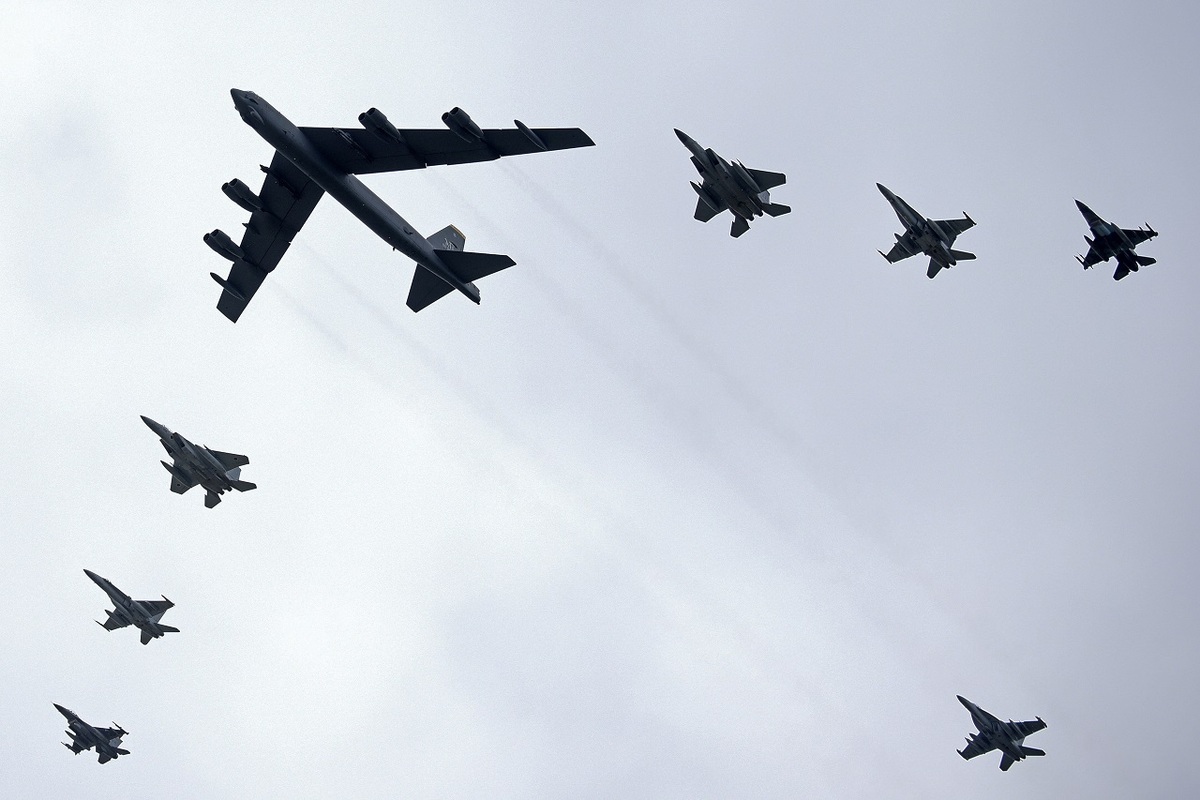 گزارش تصویری از هواپیماهای جنگنده و بمب افکن جهان؛ از کره شمالی و روسیه تا آمریکا و اروپا