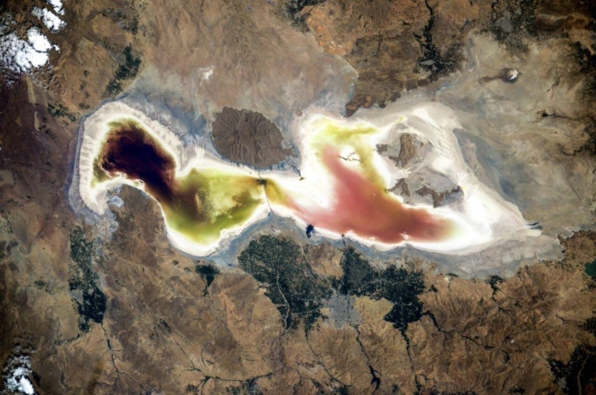 تصاویر ضبط شده از دریاچه ارومیه توسط فضانورد روسی (فیلم)