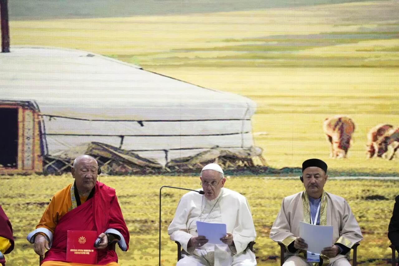 سفر پاپ به مغولستان (+ عکس) / پیام به چین: نترسید / سفر مخفیانه مسیحیان چینی برای دیدار پاپ