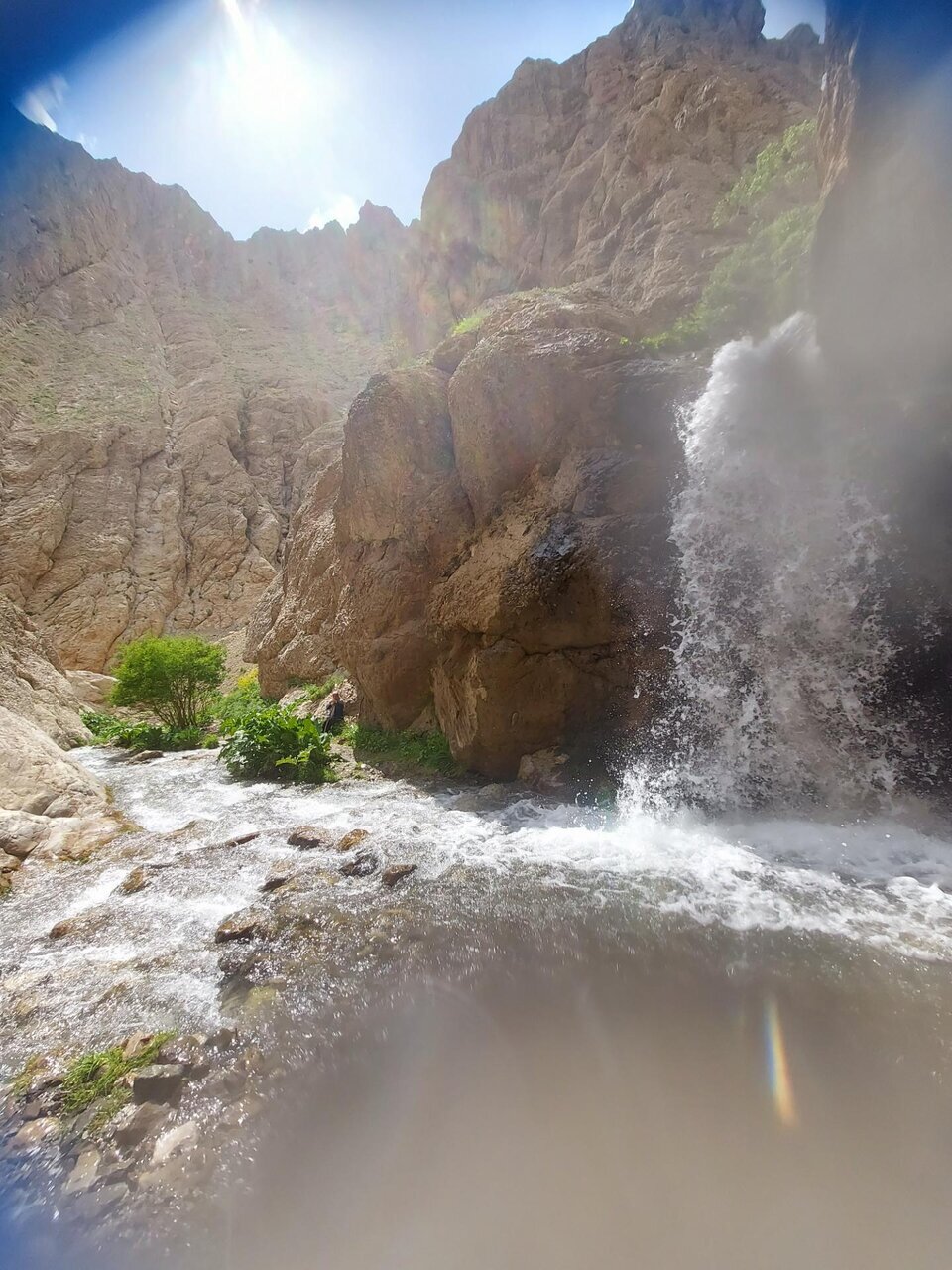 آبشار آبنیک در منطقه رودبار قصران تهران