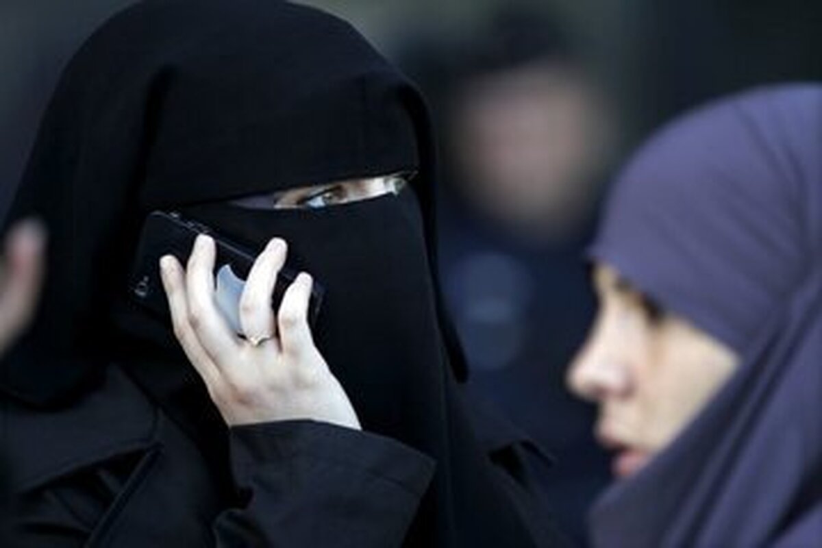 جنجال ممنوعیت پوشش اسلامی در مدارس فرانسه/ هشتگ عبا ترند توییتر شد