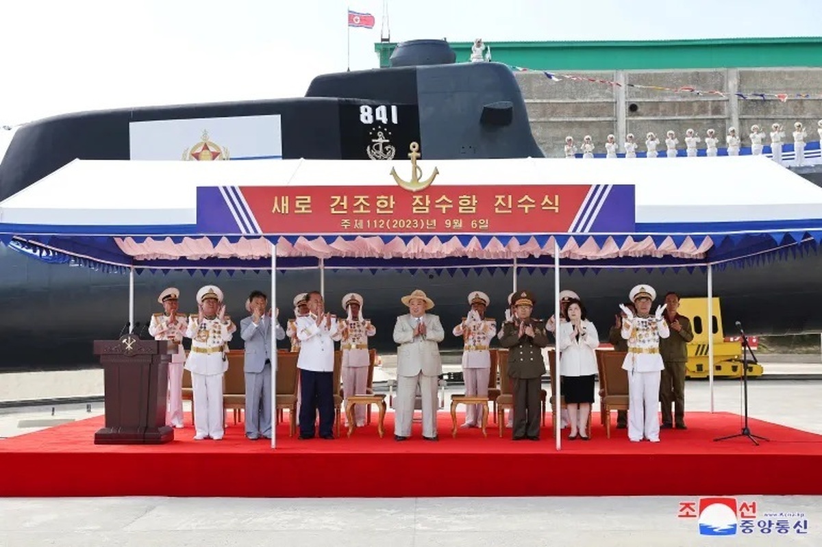 کره شمالی ، زیردریایی اتمی ساخت (+ عکس )