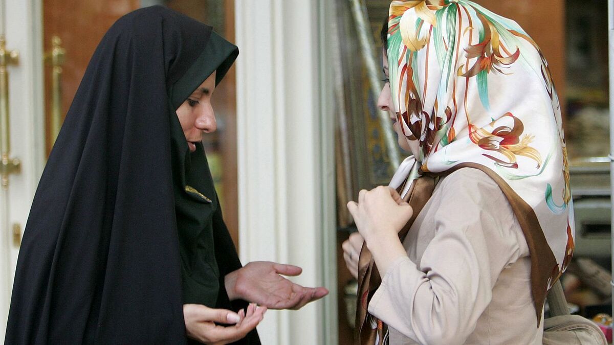 کیهان : همانطور که در حج ، فرد در حال احرام اگر صید کند جریمه نقدی می شود، بی حجاب را هم می توان جریمه نقدی کرد