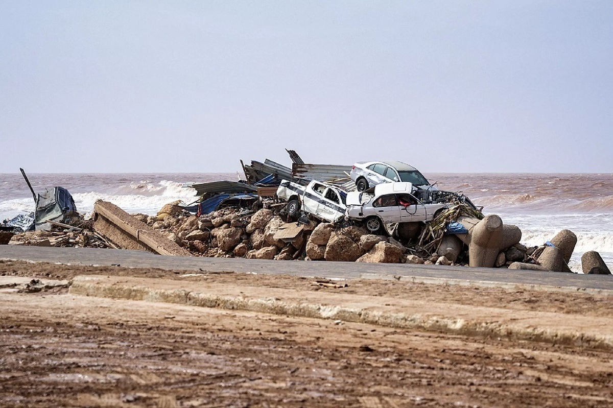 سیل لیبی ( عکس ) / شکست سد باعث شد شهر را آب ببرد / 5 هزار کشته و 10 هزار ناپدید