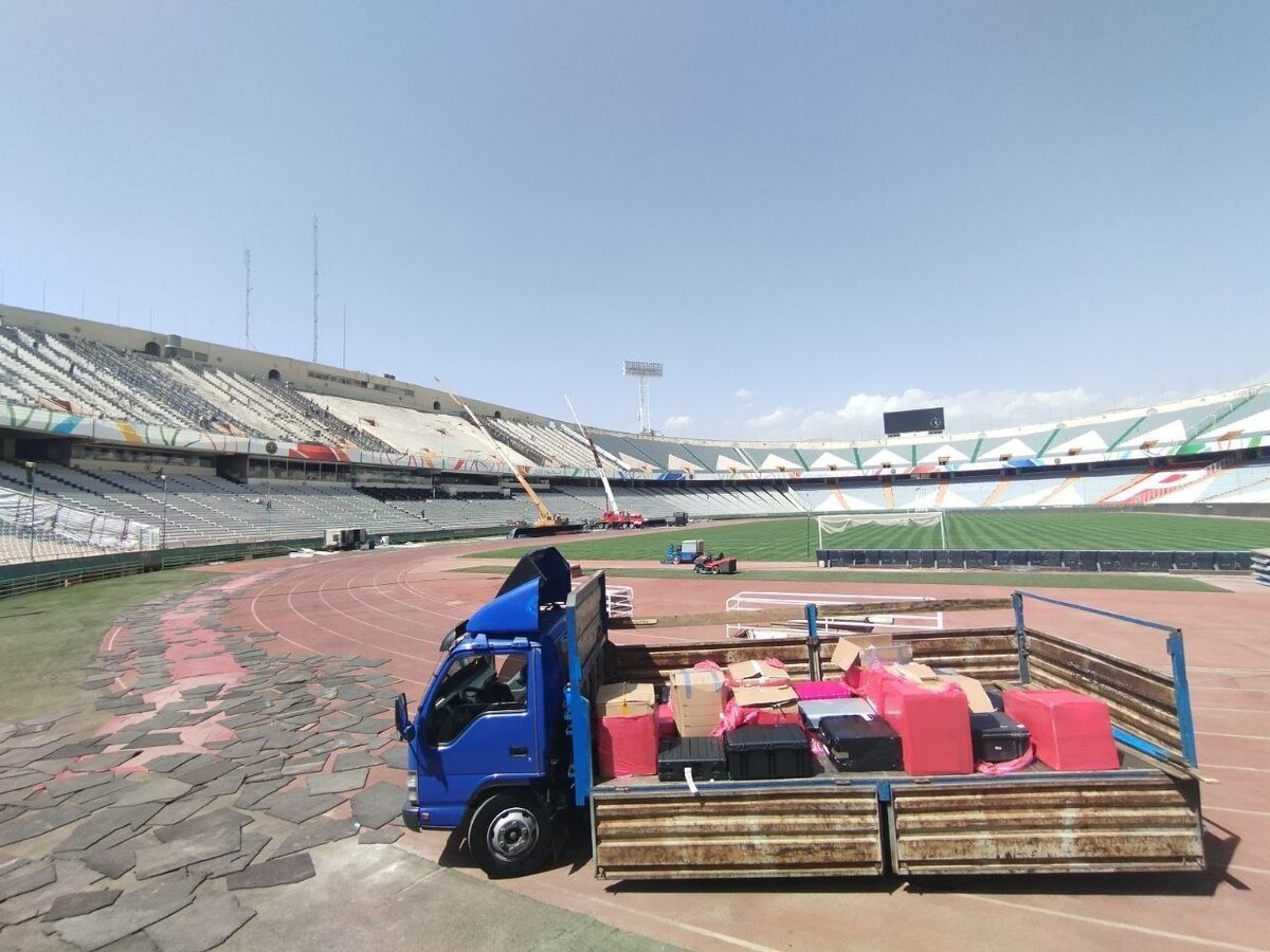 کامیون حامل تجهیزات VAR در ورزشگاه آزادی