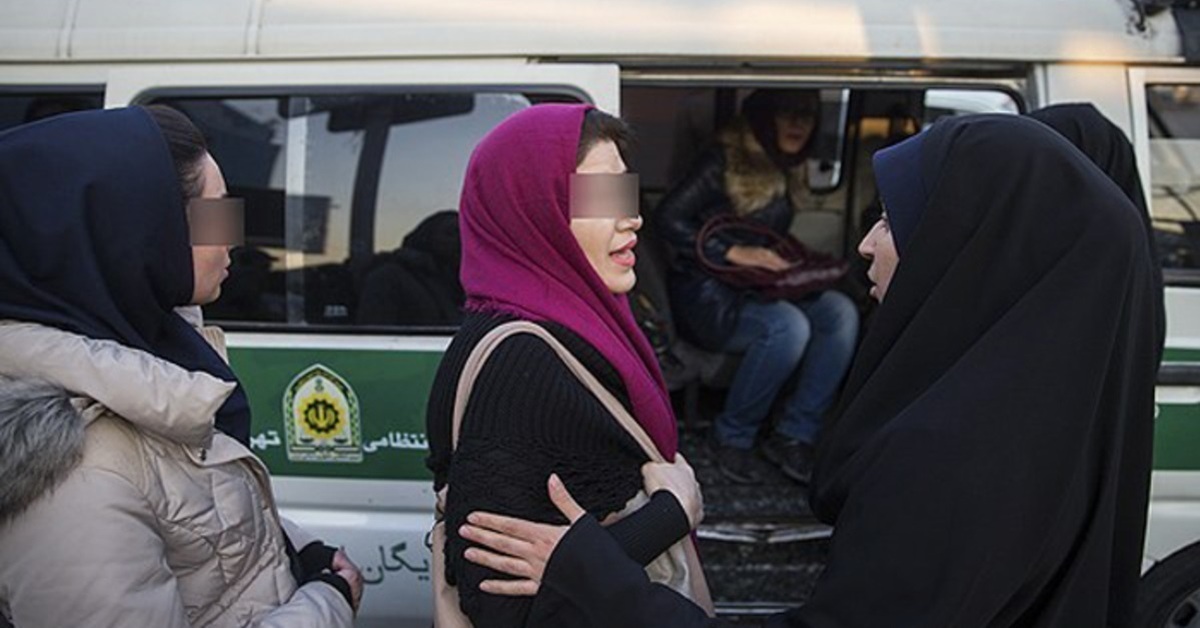 روزنامه جوان : گشت ارشاد شکست خورد و به ضد حجاب تبدیل شد