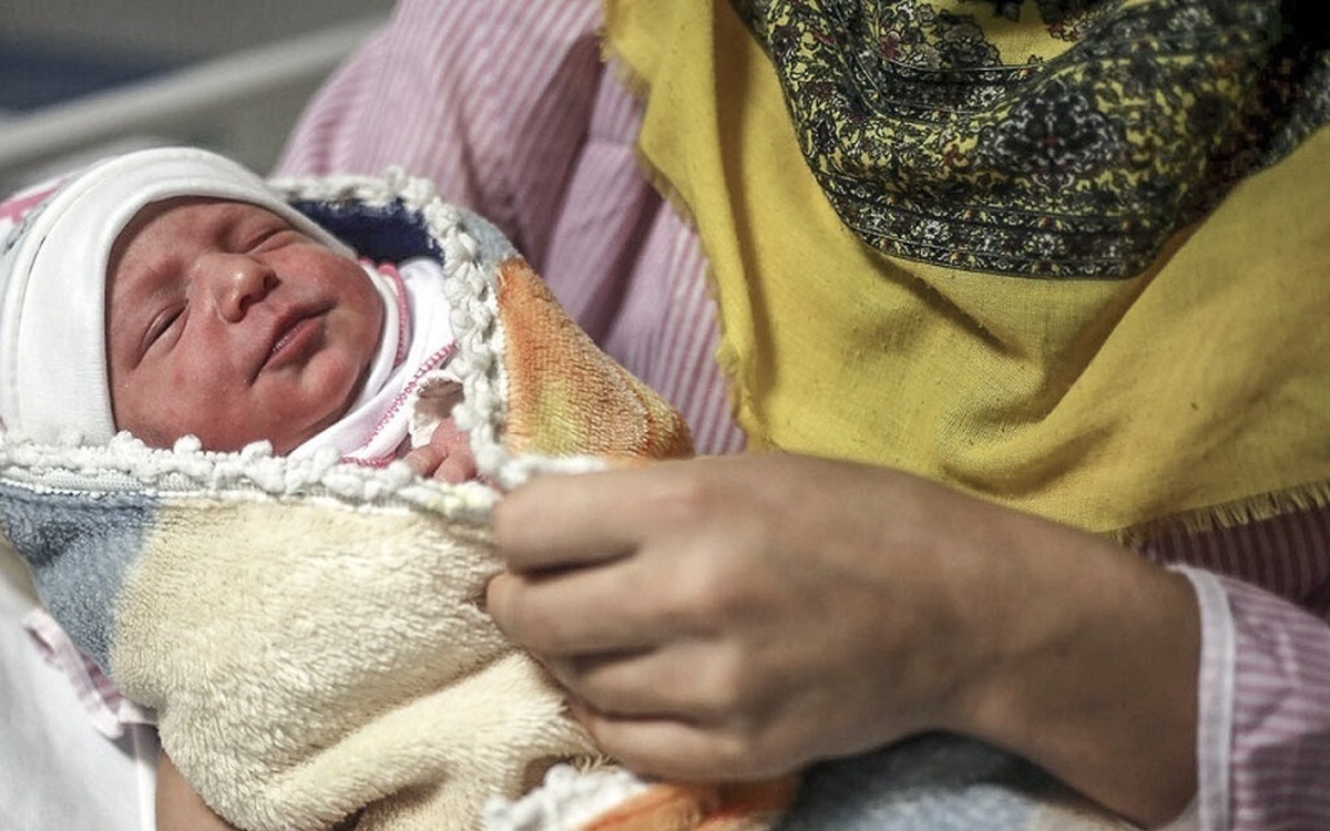 وزیر بهداشت : در همه شاخص‌ های سلامت بالاتر از منطقه هستیم/ گزارش جهانی : نوزادان در ایران زودتر از ۹ کشور منطقه می‌میرند