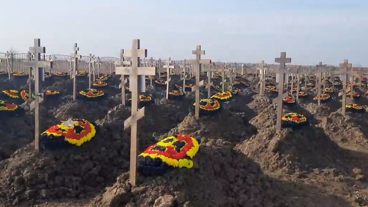 تخریب گورستان سربازان واگنر  پس از مرگ پریگوژین/  محکومان به استخدام واگنر درآمدند (فیلم)