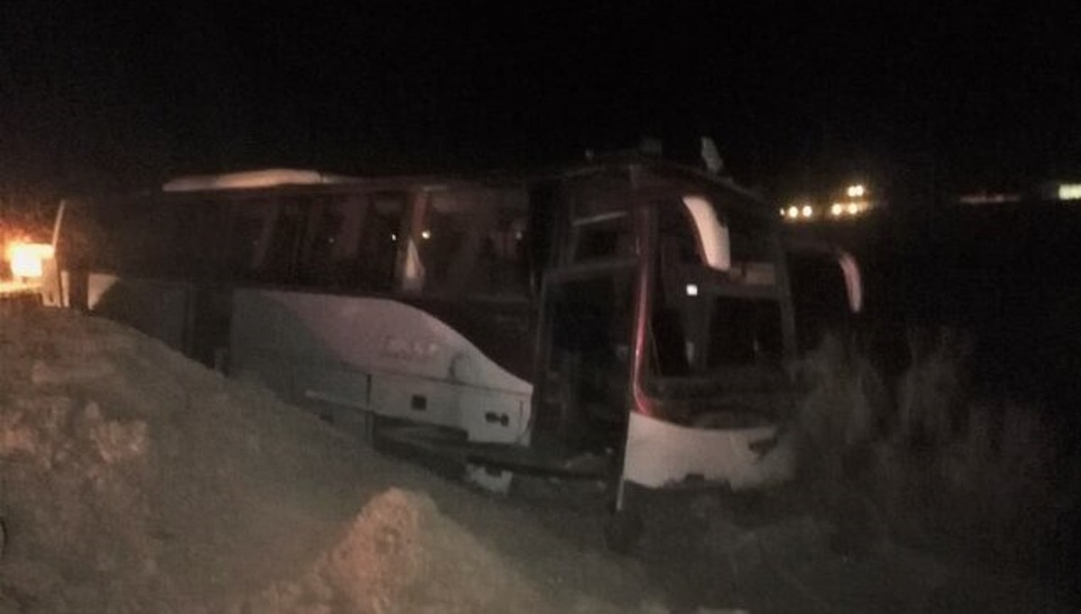۳۴ مصدوم در حادثه انحراف اتوبوس در جاده کرمان