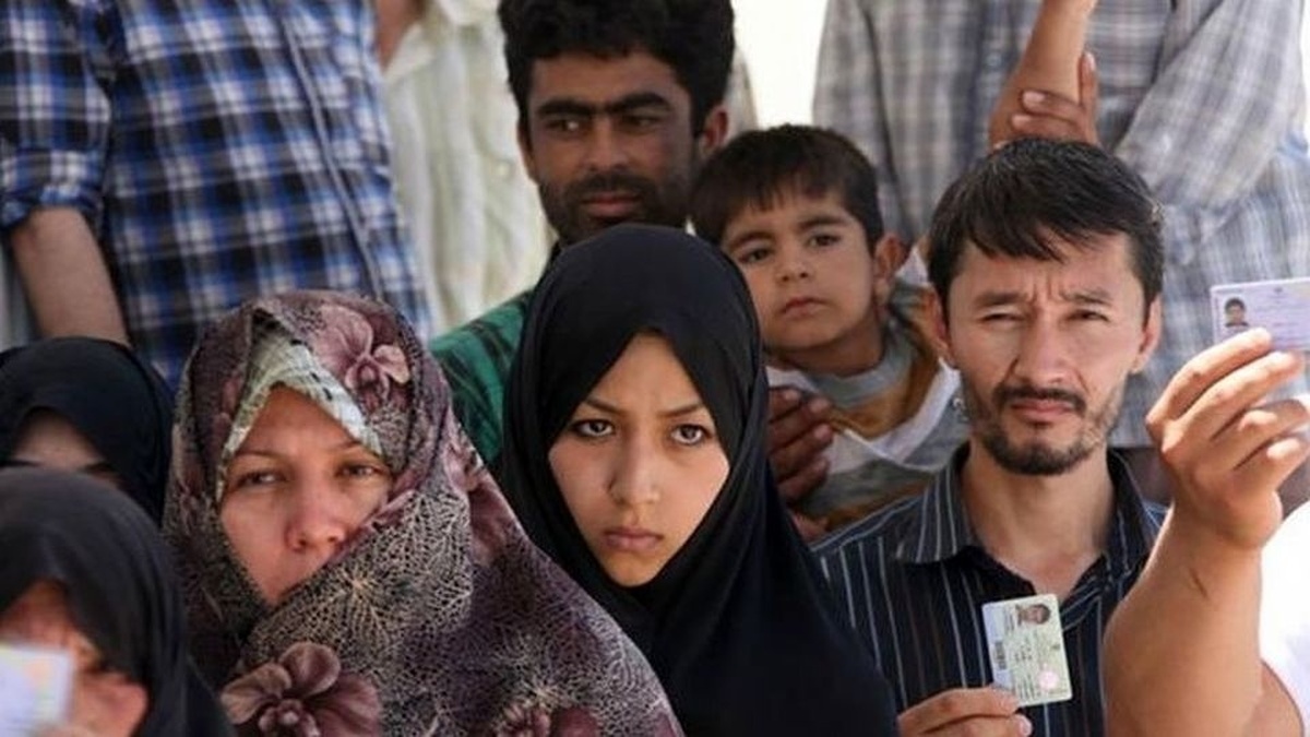 هم‌میهن: دولت درباره استفاده از افغان‌ ها در انتخابات توضیح دهد