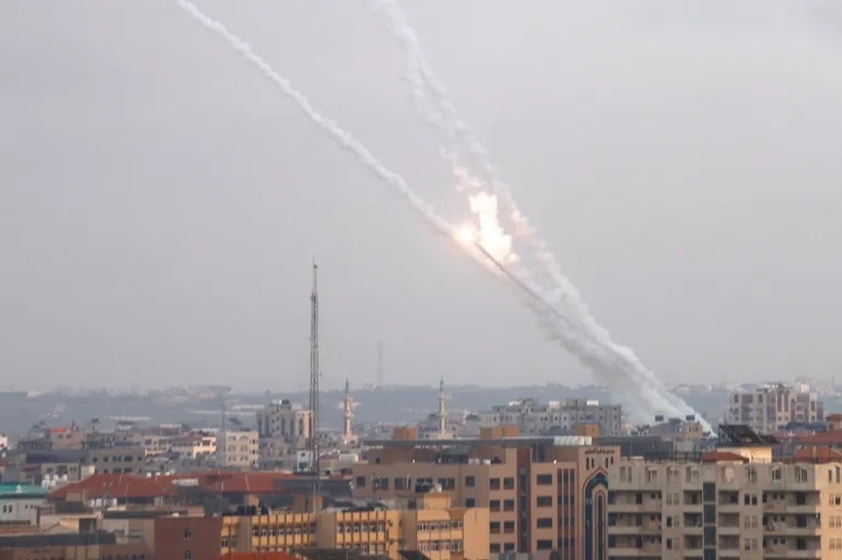 حمله گسترده زمینی - هوایی حماس به اسرائیل / کشته شدن یک اسرائیلی / اسارت چند اسرائیلی / موشک حماس به تل آویو رسید / سیطره بر مرکز پلیس اسرائیل